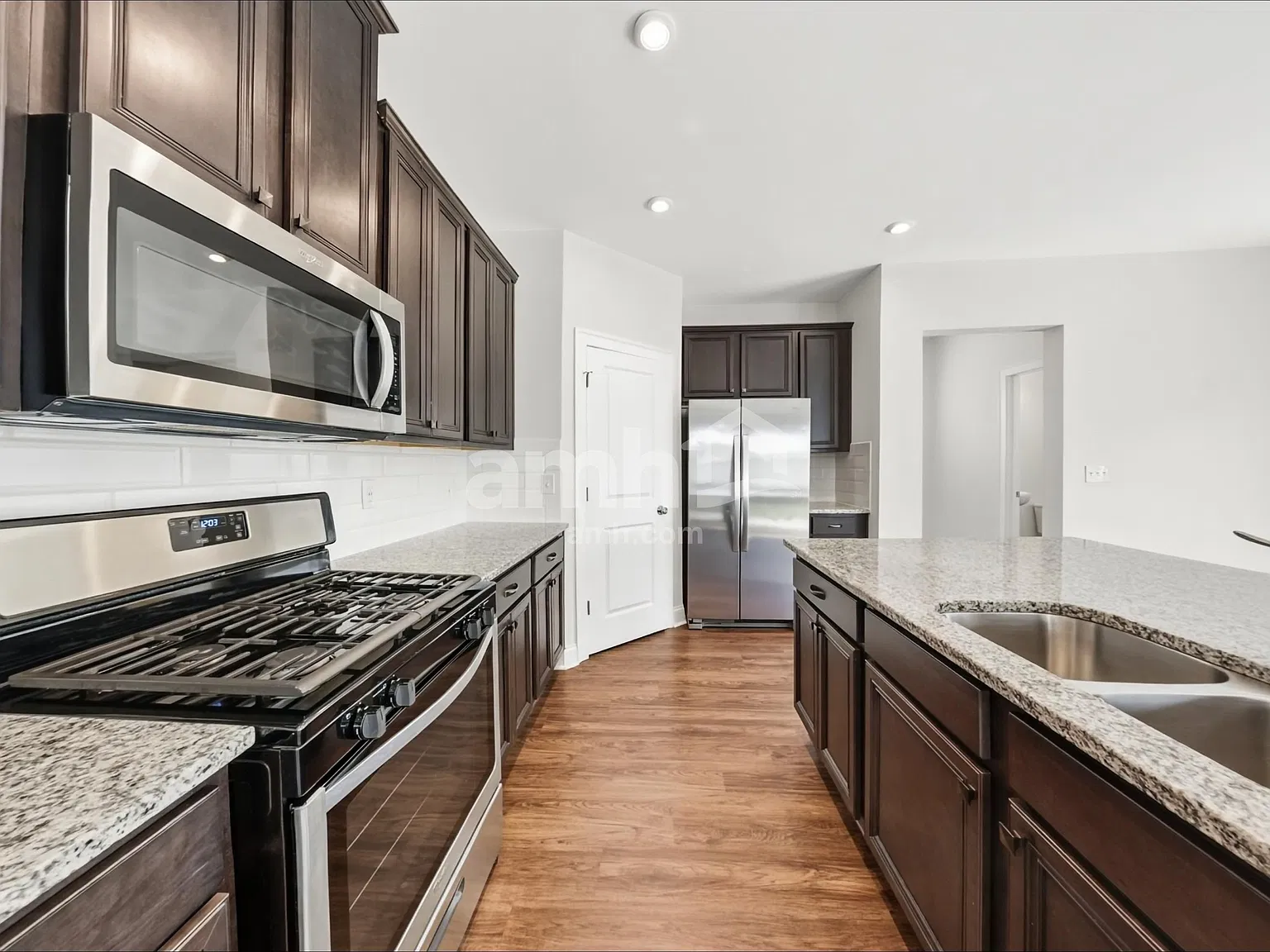 4 bed, 2.5 bath, 2456 sqft, $2,735 — Photo 3