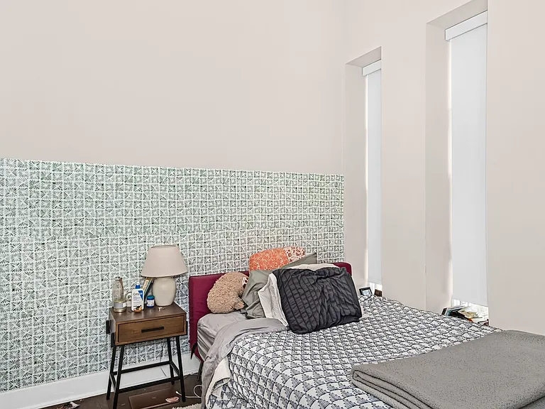 1218 W Lexington St — Photo 41