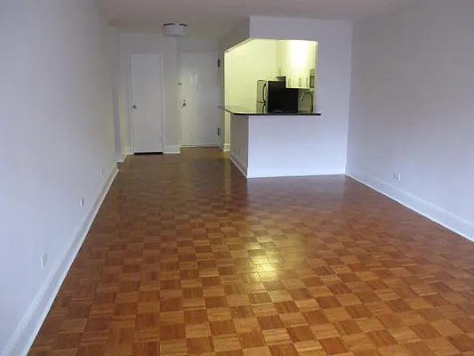 Rented by Metropolis Real Estate of Manhattan | media 2