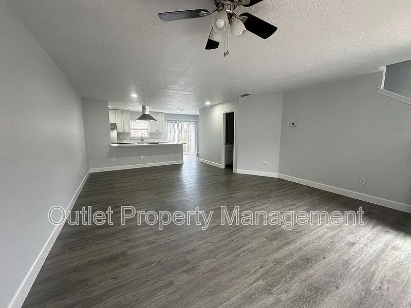 3 bed, 2.5 bath, 1307 sqft, $1,500 — Photo 2