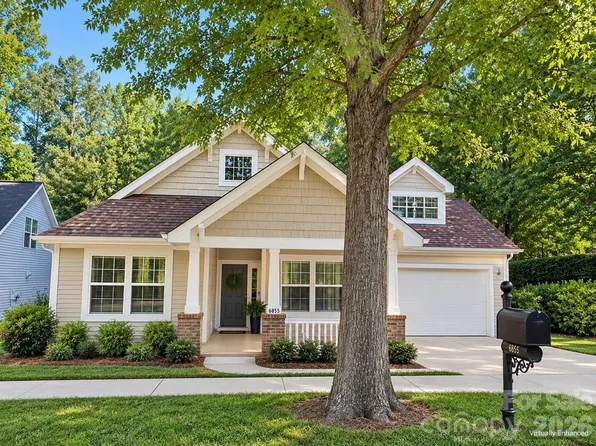 6855 Colonial Garden Dr, Huntersville, NC 28078