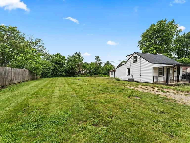 1021 S Maple Ave — Photo 43