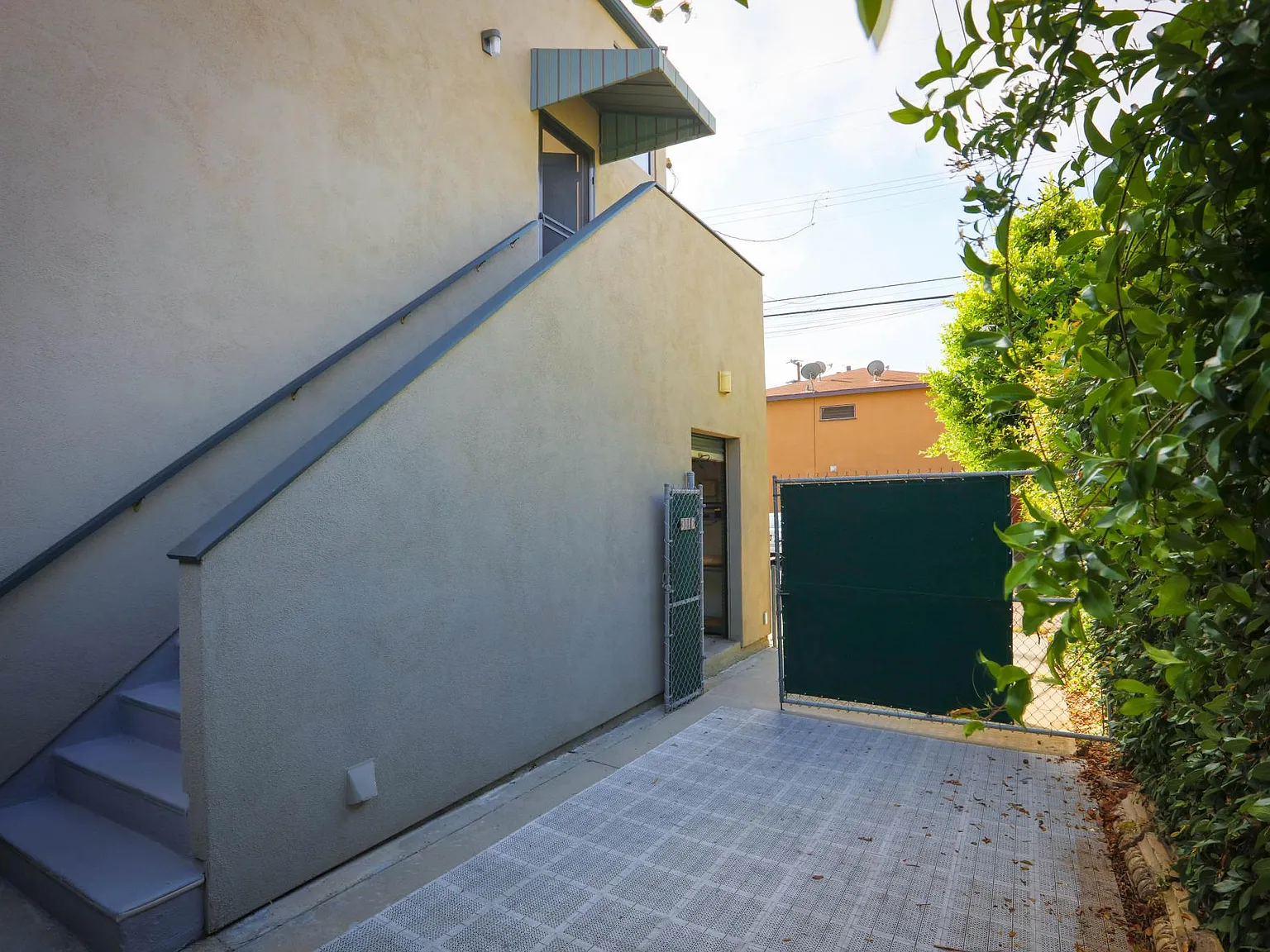 1 bed, 900 sqft, $3,000 — Photo 3