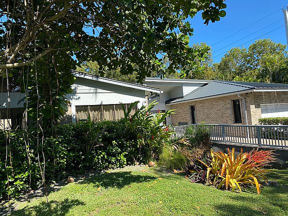 3rd image of 5935 Chapman Field Dr