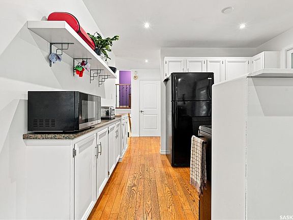 4th image of 210 Frobisher CRESCENT