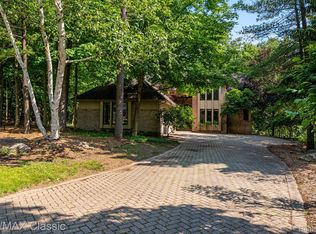 26990 Hampstead Blvd, Farmington Hills, MI 48331