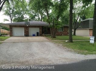 2206 Hazel Dell Rd, Springfield, IL 62703