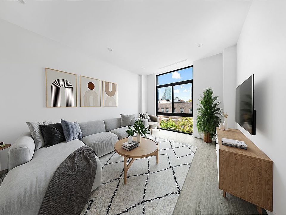 1st image of 4640 Vernon Blvd #4A