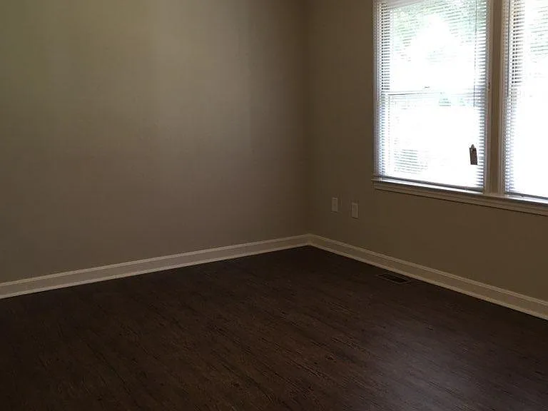 311 Hillcrest Dr — Photo 10