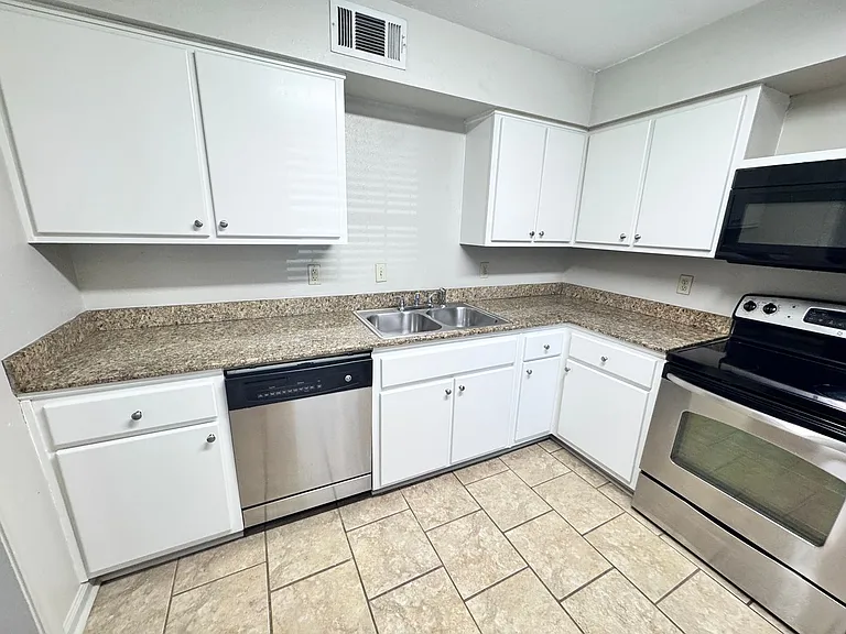 1100 Park Ln #1006 — Photo 5