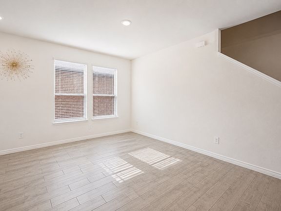 5th image of 8136 Trudy Ln