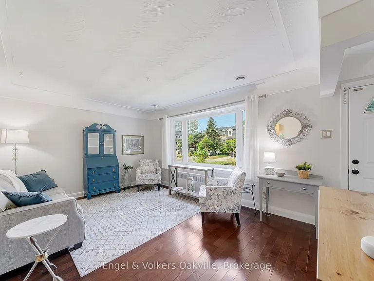 1354 Ontario St — Photo 4