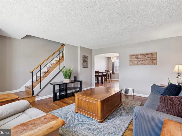 1316 Redwood Ln, Norristown, PA 19401