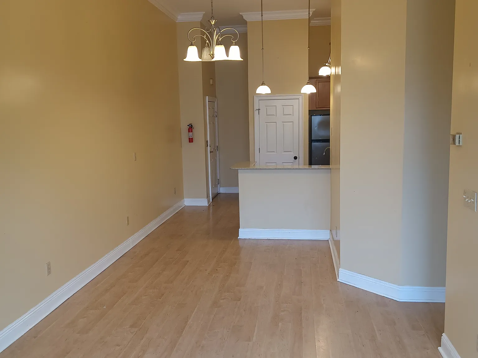 2 bed, 1000 sqft, $1,600 — Photo 2