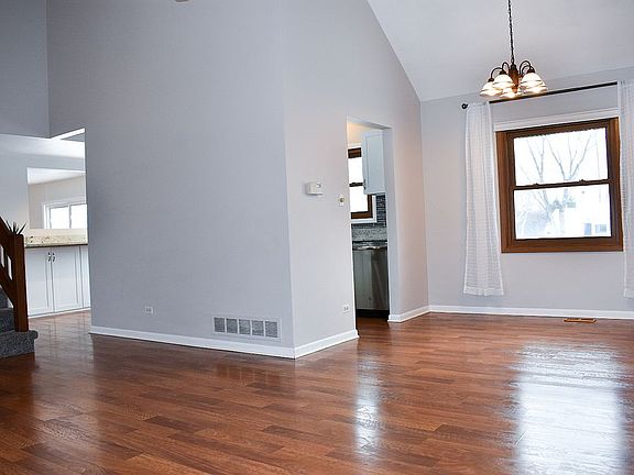 4th image of 17379 W Hickory Ln