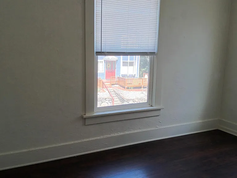 1407 S Hill St — Photo 7