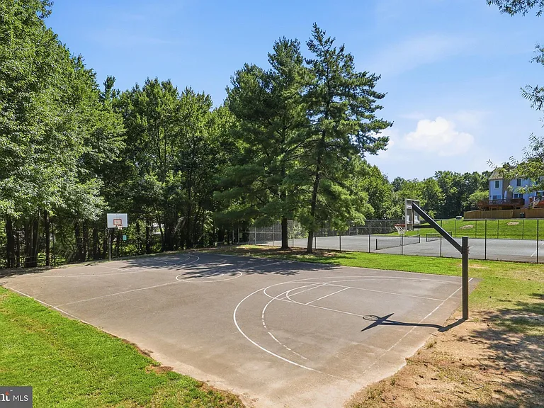 12214 Grassy Hill Ct — Photo 31