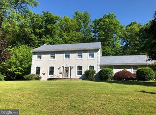 11 Crestview Dr, Fleetwood, PA 19522