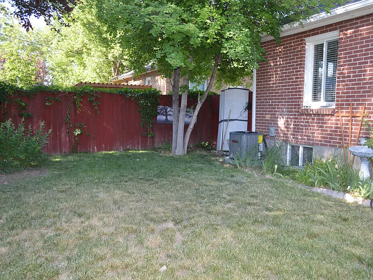 2836 S Kenwood St — Photo 5