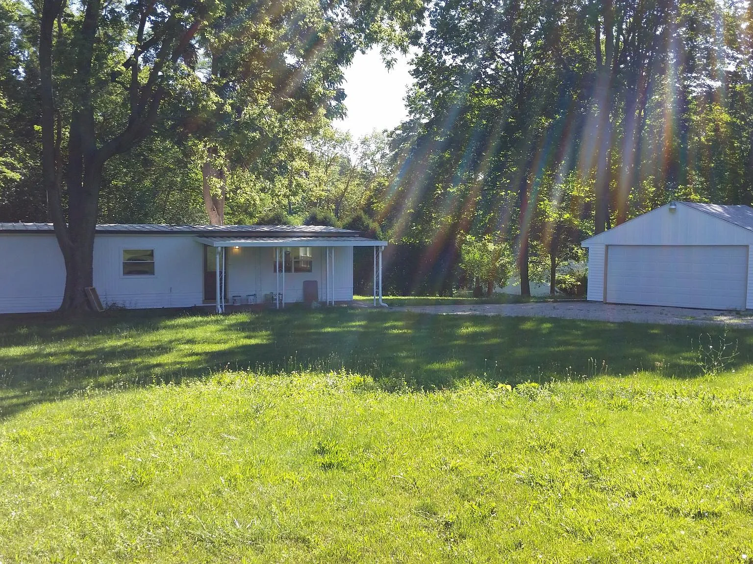 3 bed, 1100 sqft, $1,325 — Photo 1