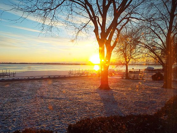 Winter sunset warms the morn
