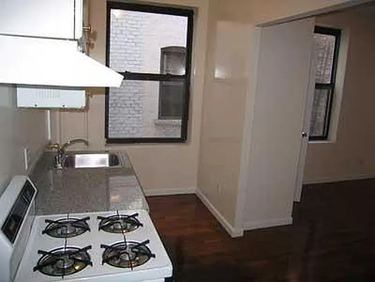 Rented by Buchbinder & Warren | media 10