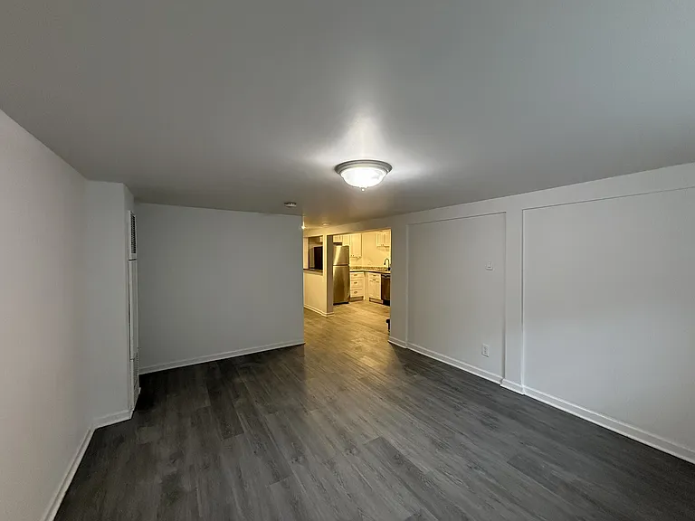 2301 W Montrose Ave #B — Photo 5