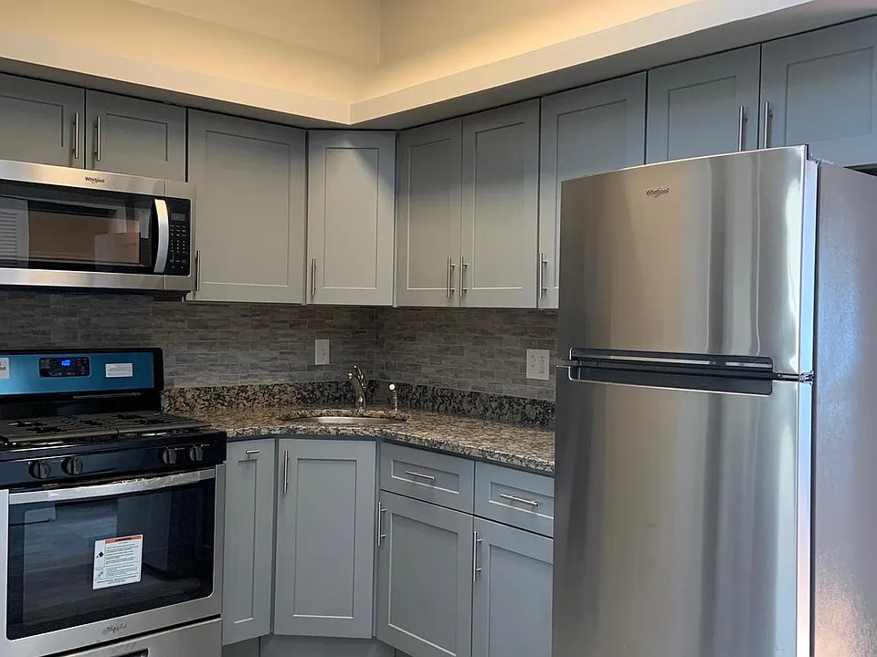 913 Washington Ave #3