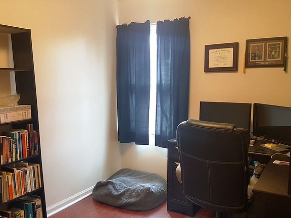 2nd image of 208 E McCulloch St