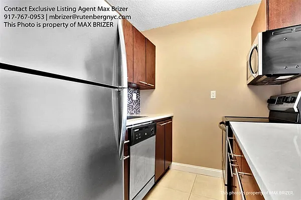 Sold by R New York | media 29