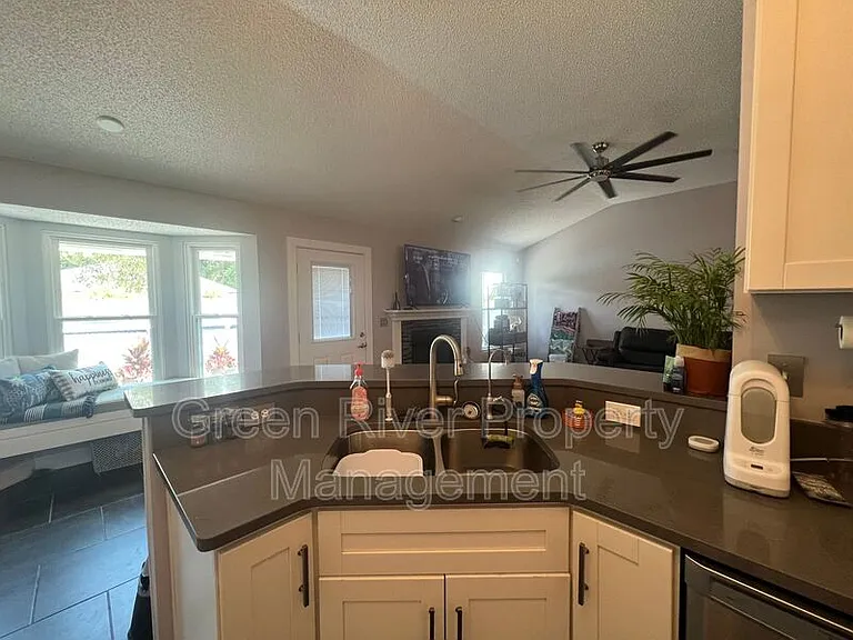 3352 Shelley Dr — Photo 42