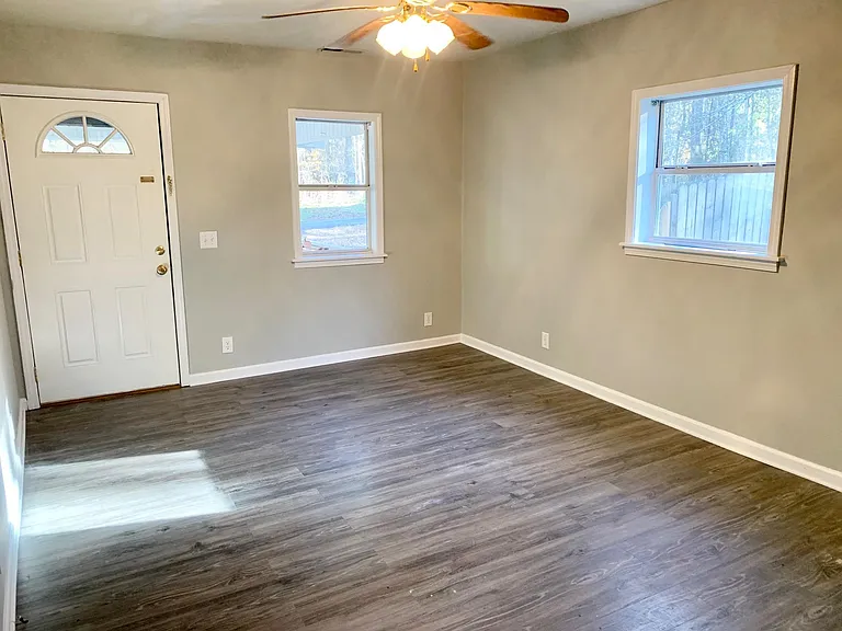 Garrett Dr — Photo 4