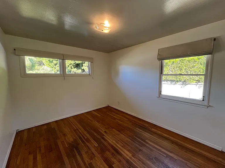 Los Alamos Pl — Photo 8