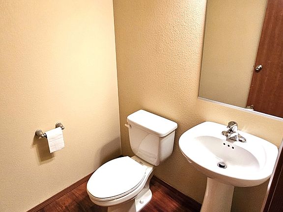 4th image of 3610 NE 81st Cir