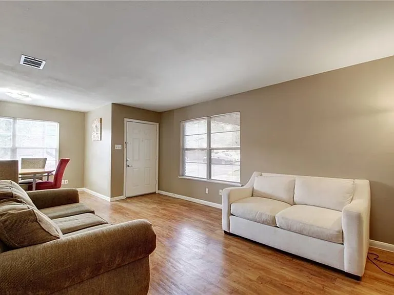 507 Bellevue Pl #B — Photo 8