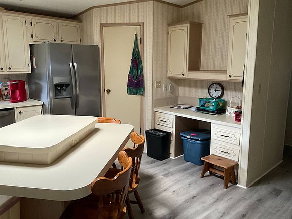 3rd image of 1654 Bassett Dr