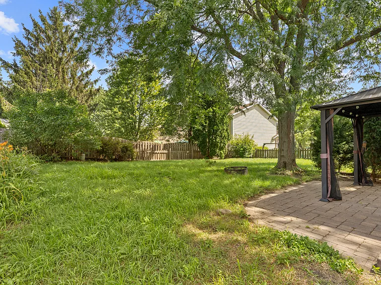616 Blue Spruce Ln — Photo 25