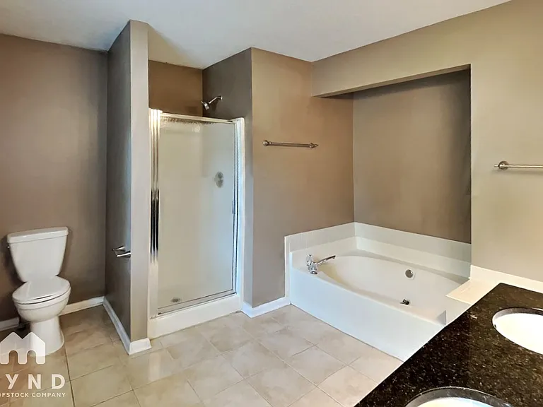 2574 Overlake Dr — Photo 13