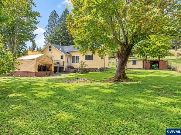 610 Averill St, Brownsville, OR 97327