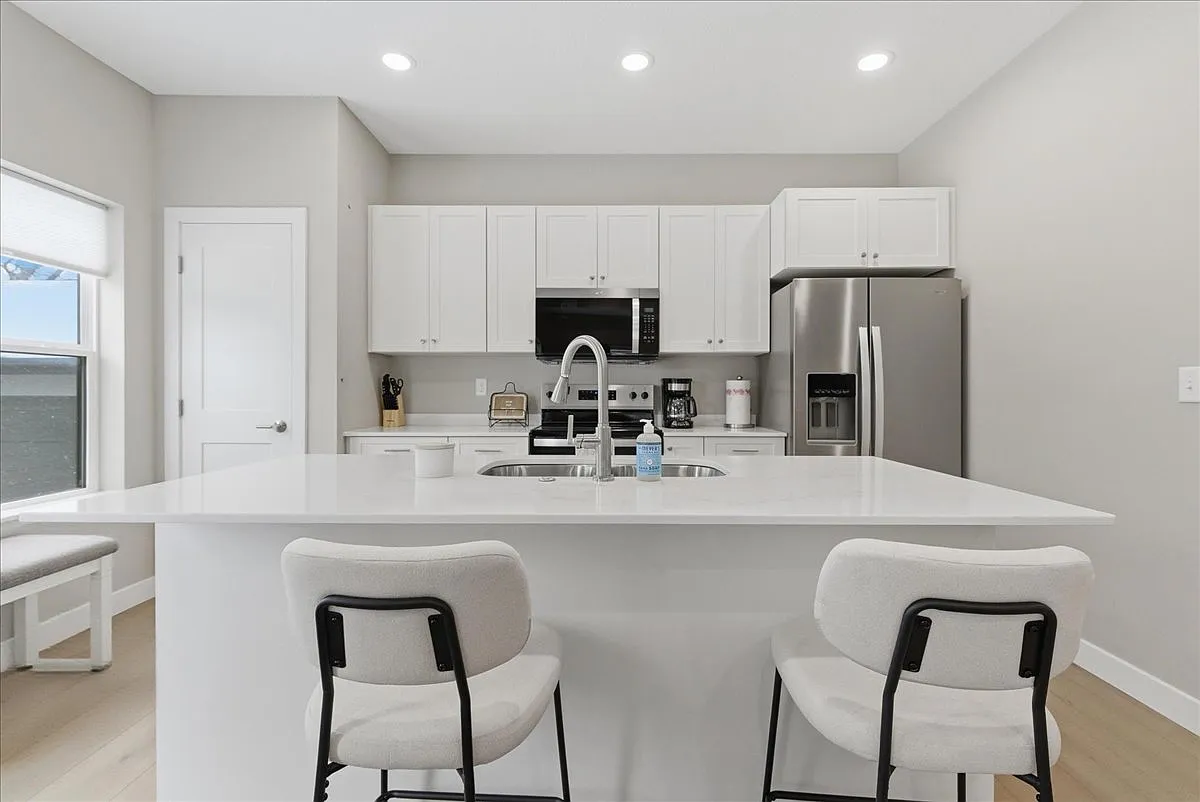 2 bed, 1148 sqft, $1,750 — Photo 2