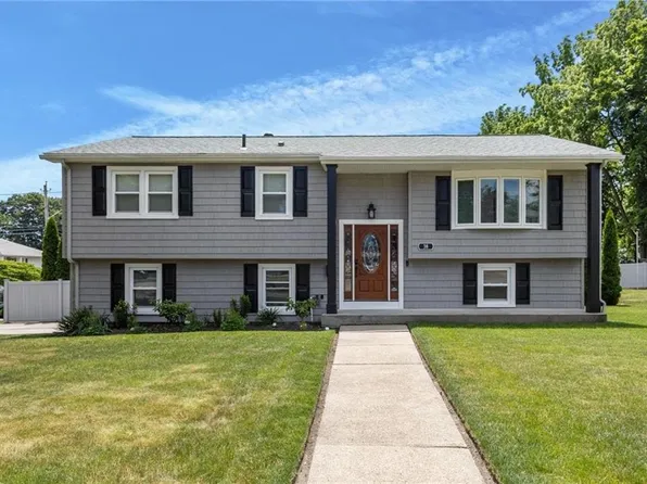 38 Bateman Ave, Cranston, RI 02920