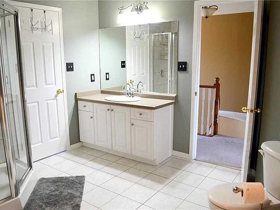 5th image of 122 Foxborough Dr