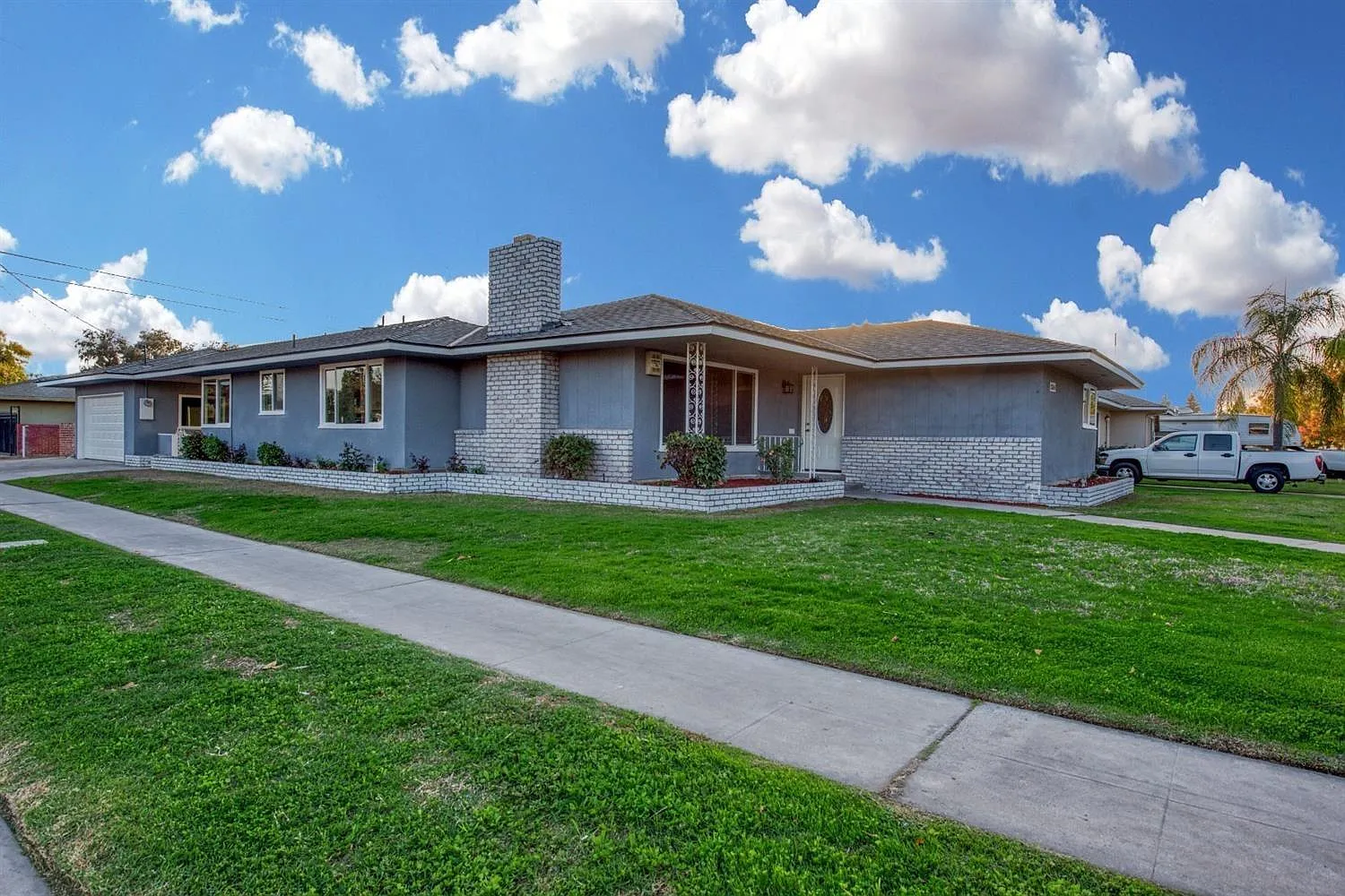 1305 W Brown Ave photo 1