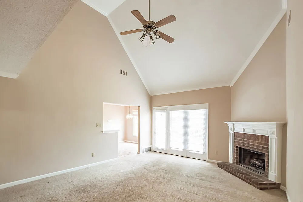 4 bed, 3.0 bath, 2588 sqft, $2,440 — Photo 3