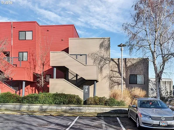 710 NW Naito Pkwy APT C2, Portland, OR 97209