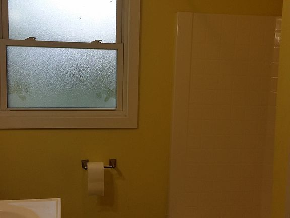 Secondary Bathroom with closet