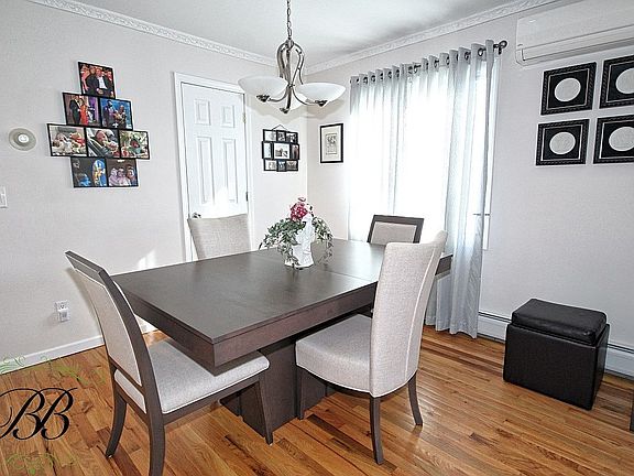 4th image of 565 Greeley Ave