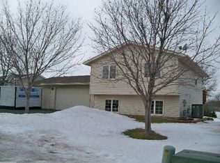 1352 Thistle Ln, Shakopee, MN 55379