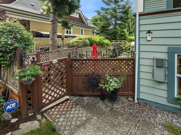 1425 Richardson St #3, Victoria, BC V8S 1R1