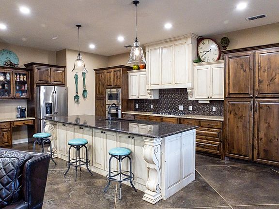 4th image of 9118 Hall Rd